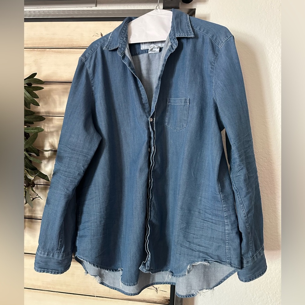 Frank & Eileen “Eileen” button up in blue denim. XL. Only worn once.